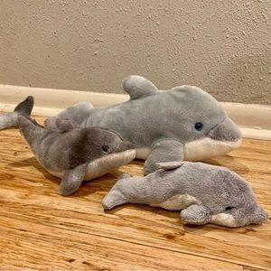 Lot of 3 dolphins